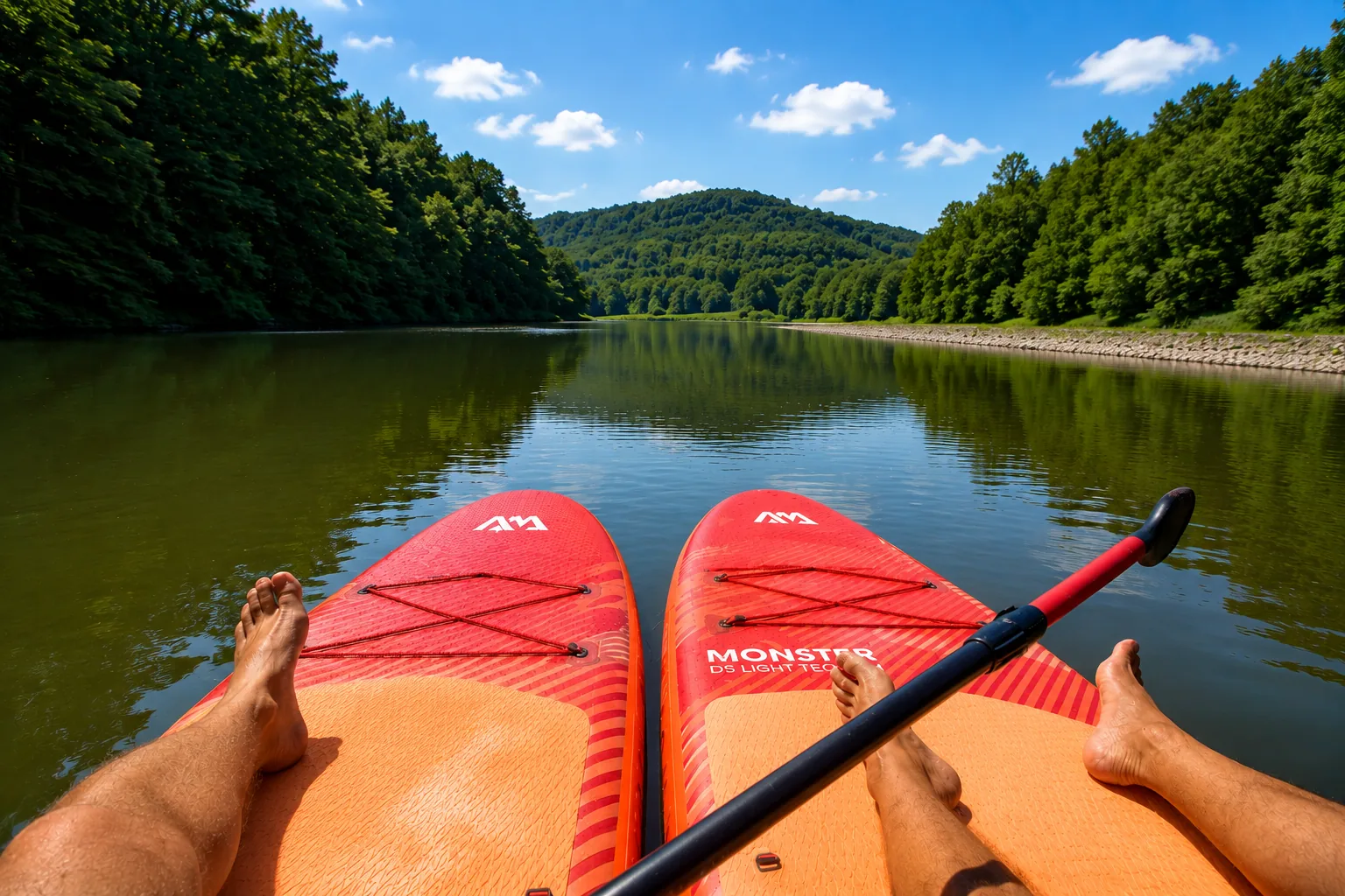 SUP-сплав на тихій воді біля каньйону Серету